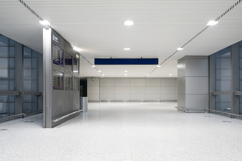 請用誠懇及禮貌的方式根據以下內容寫一封日文信你好 首先對於因為今次事件對貴公司造成影響 本公司深表抱歉 本公司一直以來站著人客立場 對每個工程項目都會盡責處理 所以每項工程都會根據嚴謹嘅程序去處理 而因為施工時間是約三年前 所以有部分資料 並沒有實際紀錄 本公司只能以有限紀錄及文件及一般情況下的處理程序去論述 而有關今次事件 本公司的立場如下：1本公司每次進行設計及裝修工程 都會正式諮詢大廈管理處