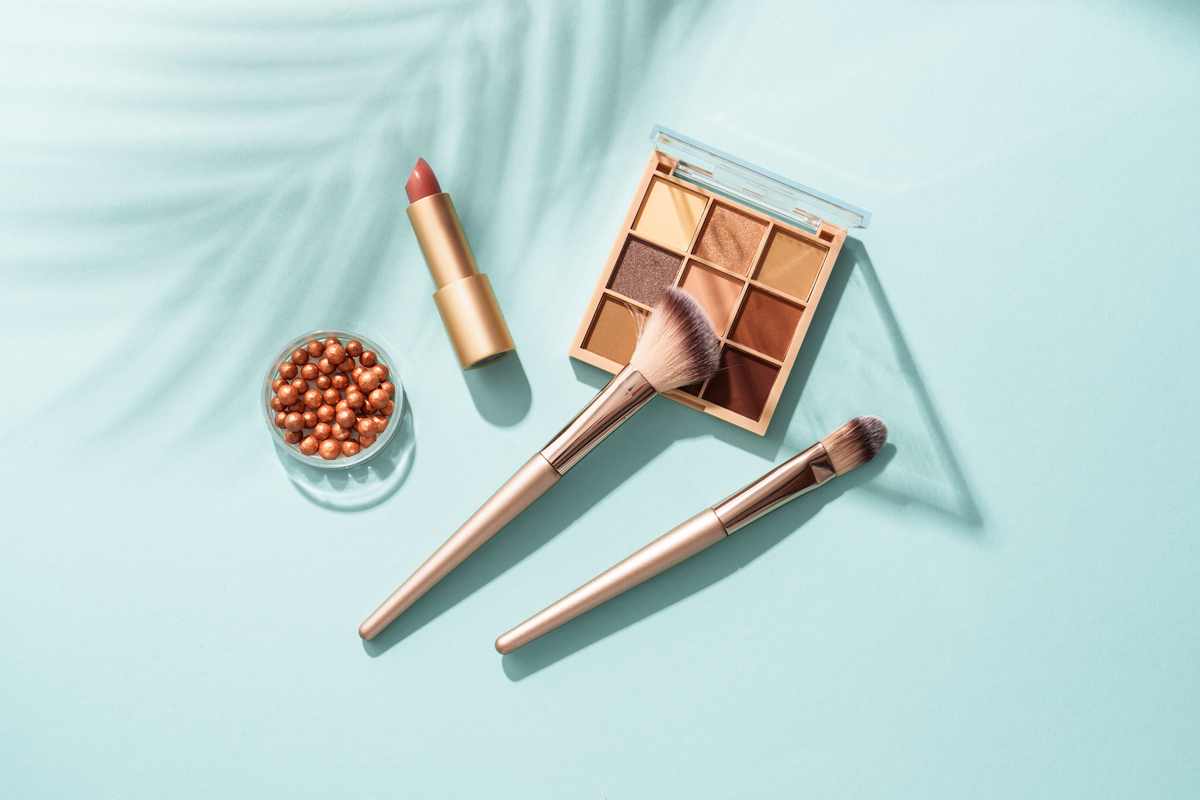 魔法粉底刷：你的妆容秘籍，点亮自信！