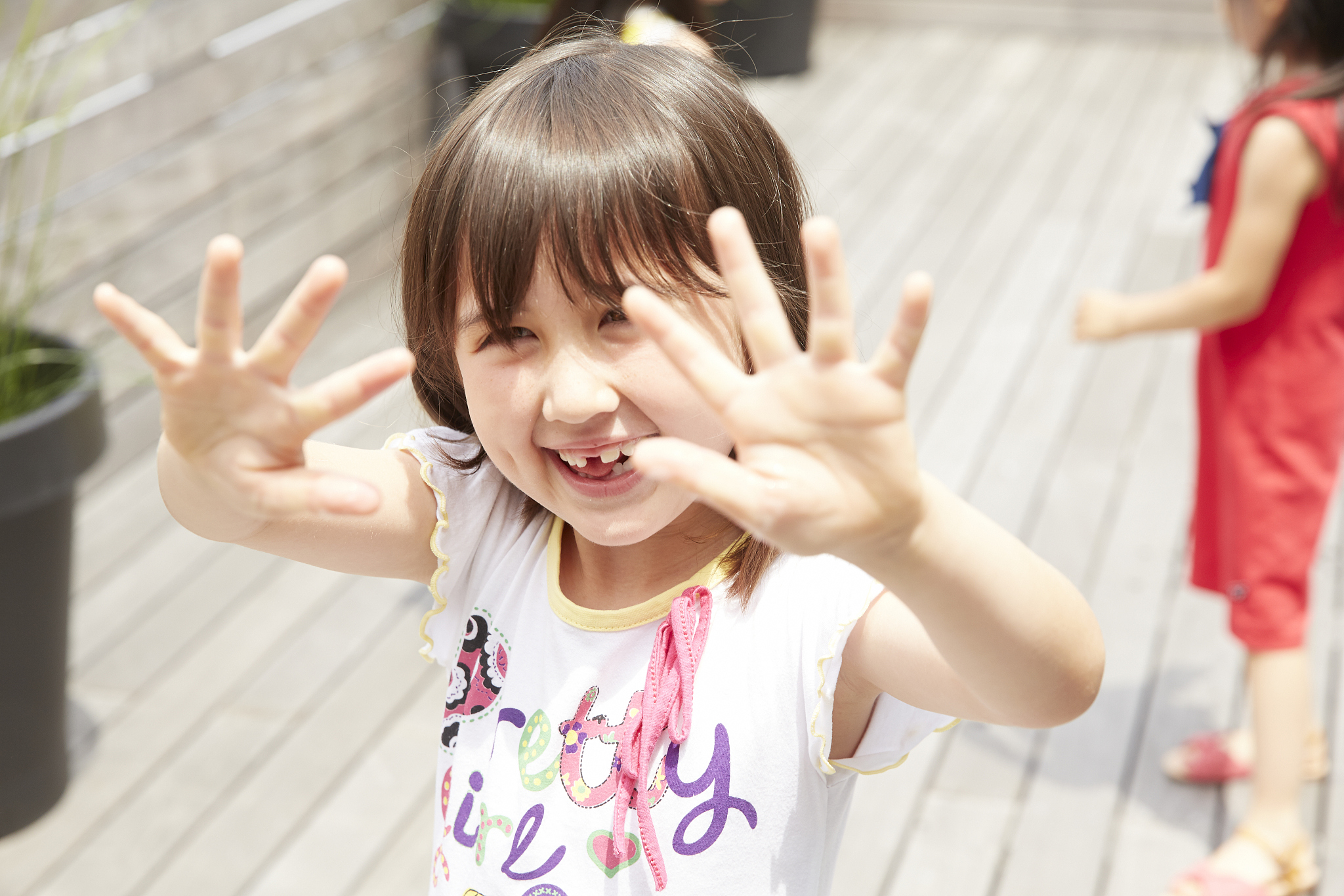 夸奖小女孩的话语：聪明、有创造力、勤奋