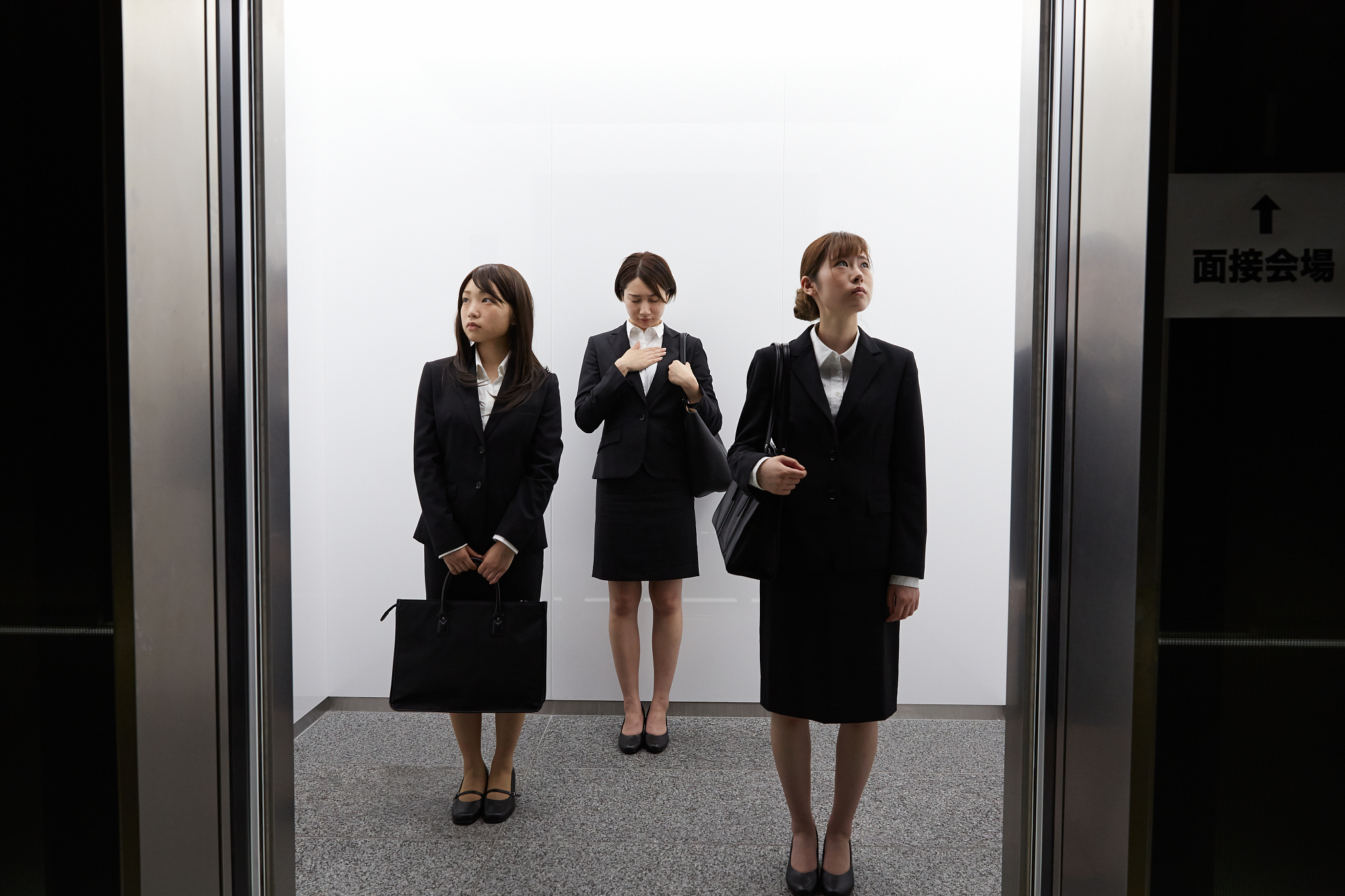 仪容礼仪与仪表礼仪：区别与联系 - 提升社交形象的指南