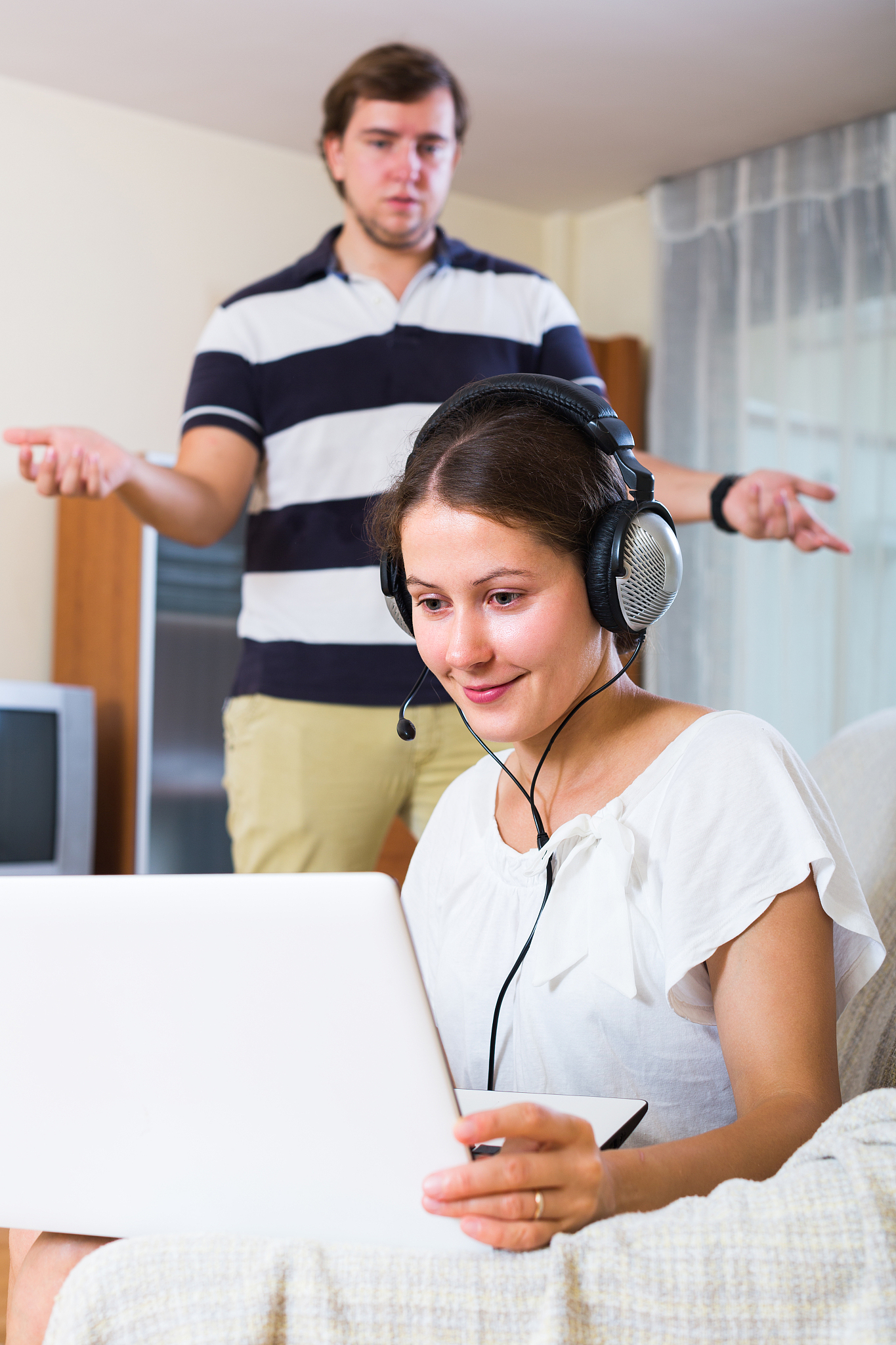 ignoring partner for online games