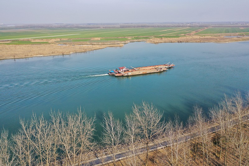 案由：债权转让合同纠纷 原告：李大芳女1982年11月2日出生汉族住浙江省小溪市龙山镇龙头场村龙林路38号。被告：大通银行股份有限公司花都汉江支行。住所地：花都市汉江区龙泉山街道北大街277号-291号统一社会信用代码： 91330282736999400N。二案件事实概况 被告于2019年3月26日起至2019年3月27日止在拍拍网资产竞价网络平台公开拍卖花都天达制衣有限公司债权公开竞价。根据被