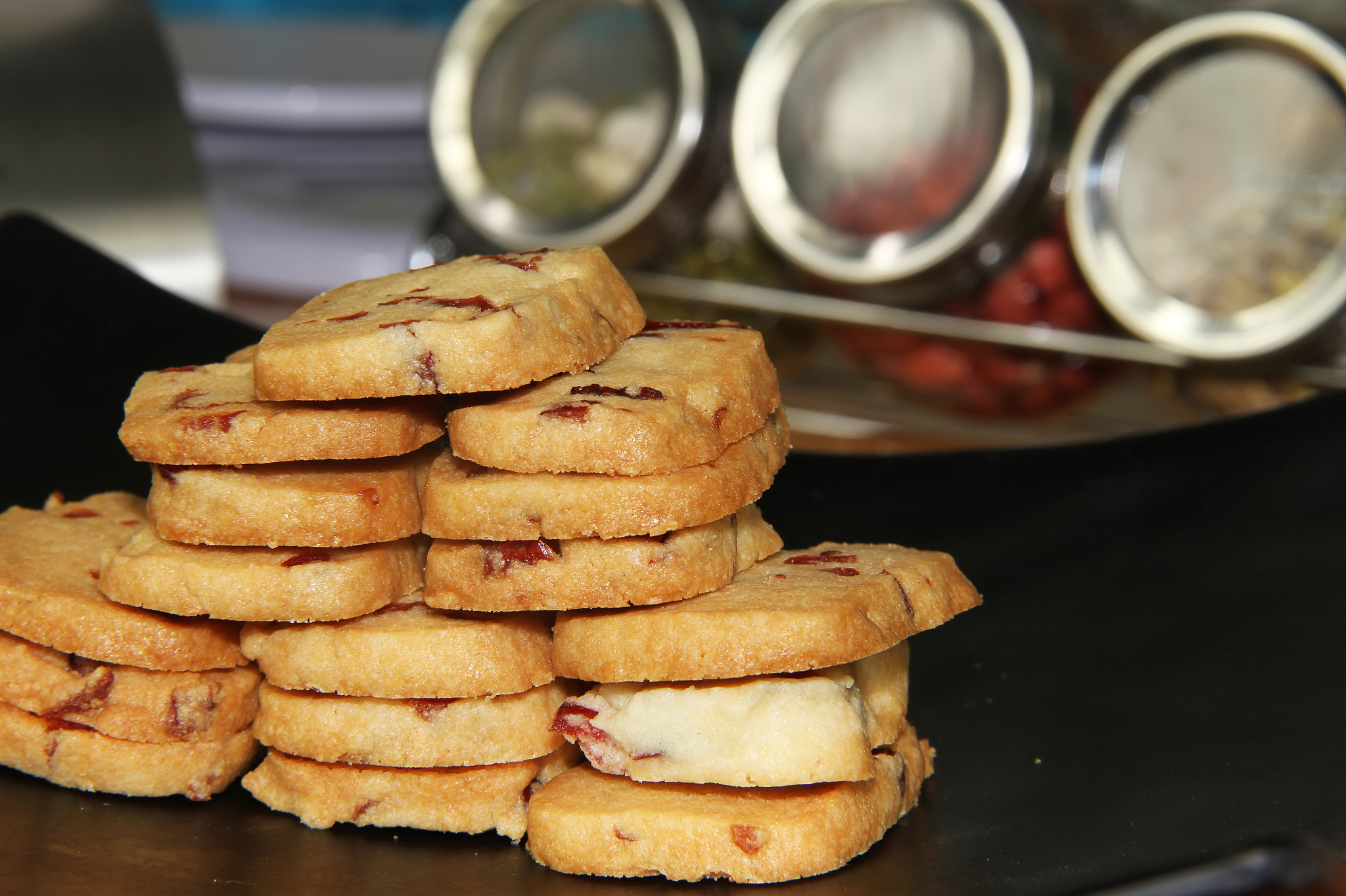 可不可以用锅巴加到馒头里面一起吃。