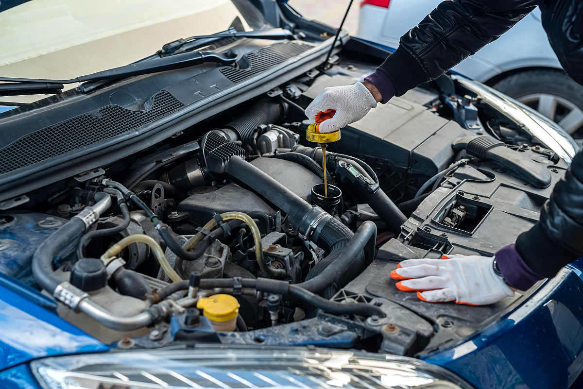 R32雪种压力低，高压管结冰，电流不高？常见原因及解决方案