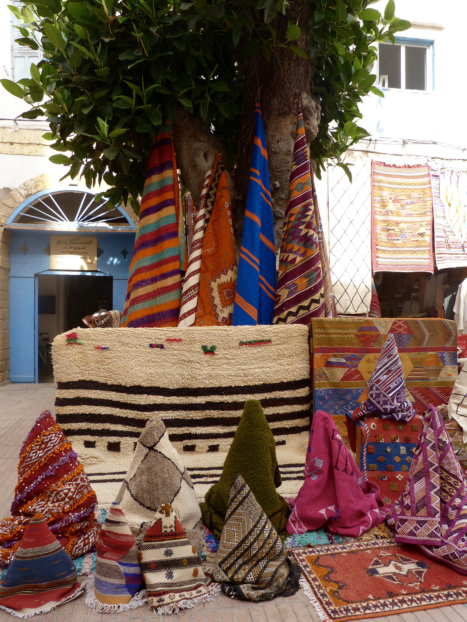 互联网视域下少数民族地区特色旅游商品营销策略研究：现状、建议与展望