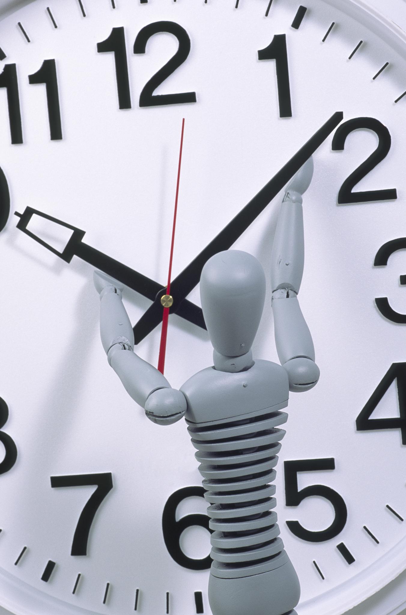 张三李四制作工艺品,谁生产更多?