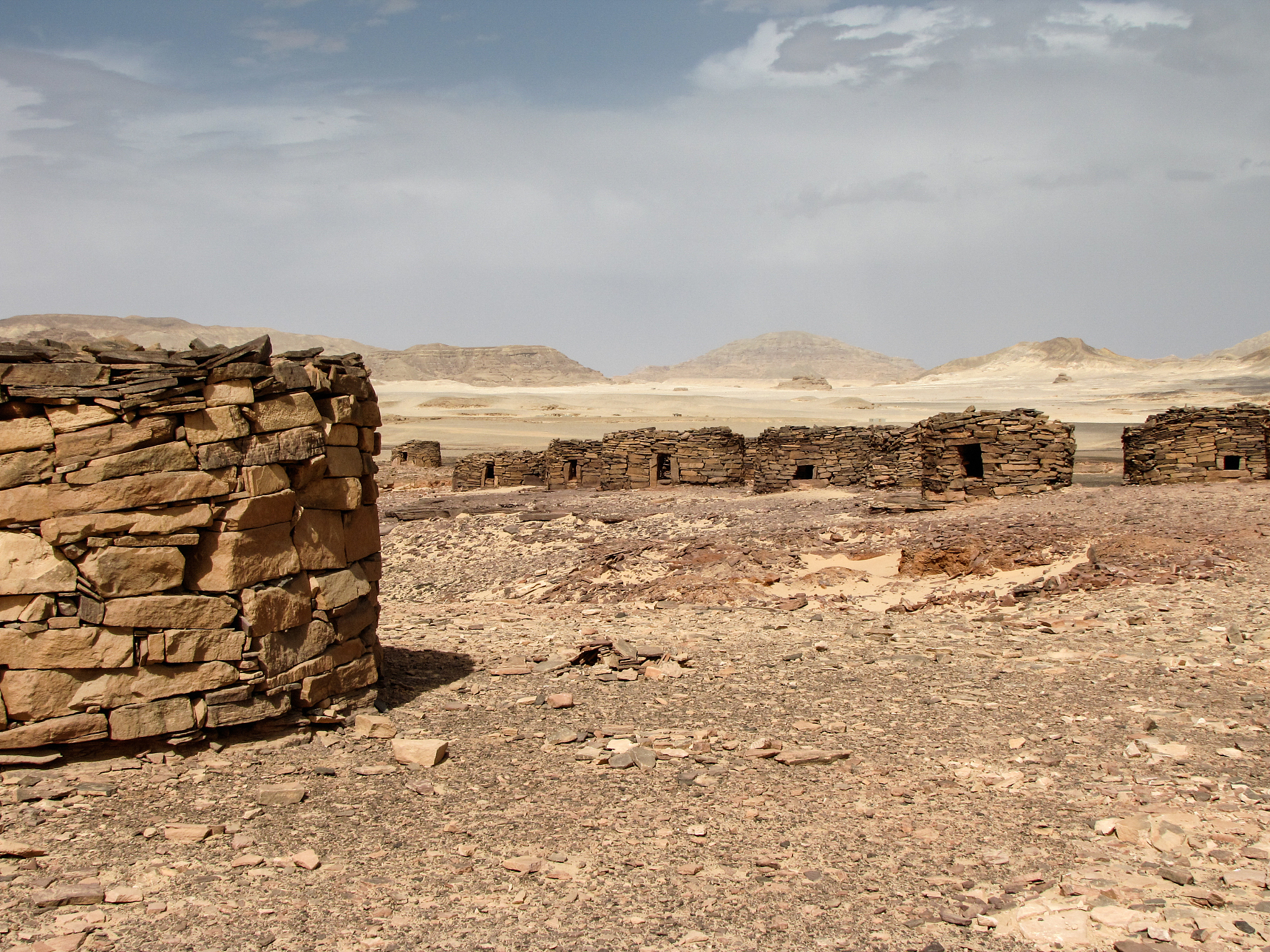 以以下内容为参考写一篇200字的自媒体风格推荐短文Nawa 形象Soul 元宇宙 3D 虚拟形象a个人定制化 3D 虚拟形象可以在 Soul 打造一个属于自己的新形象设置自己的兴趣爱好获得一个全新的身份如：可以捏脸、服装穿搭、发饰变更打造独一无二的专属虚拟形象并且可以和其他小伙伴在 nawa 空间内互动给装扮好看的小伙伴点赞