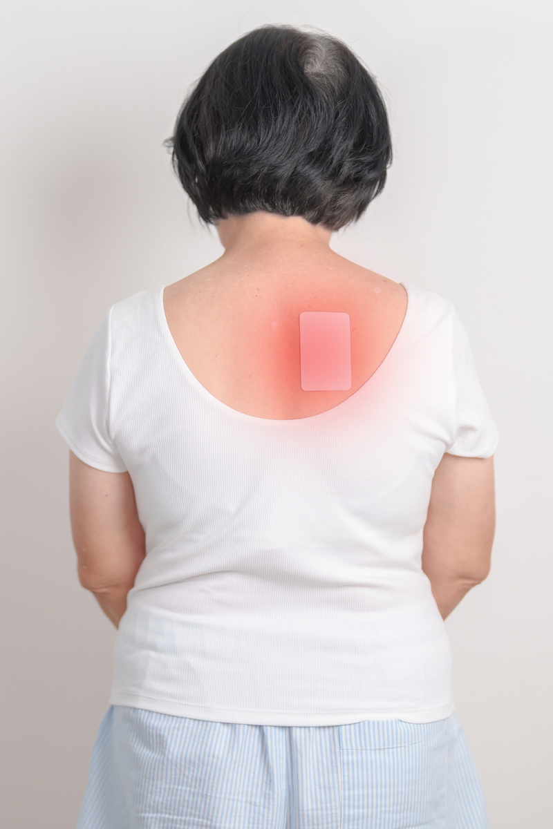 后背左边肩胛骨下边肿了