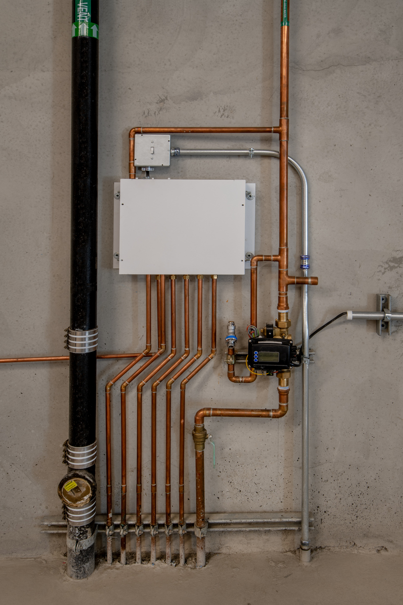 空调水冷机组供水管和冷水管冷量损耗分析及优化措施