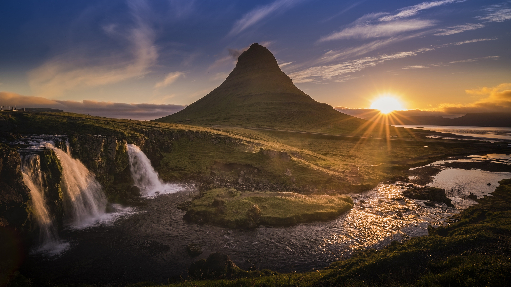 kirkjufell in the morning.