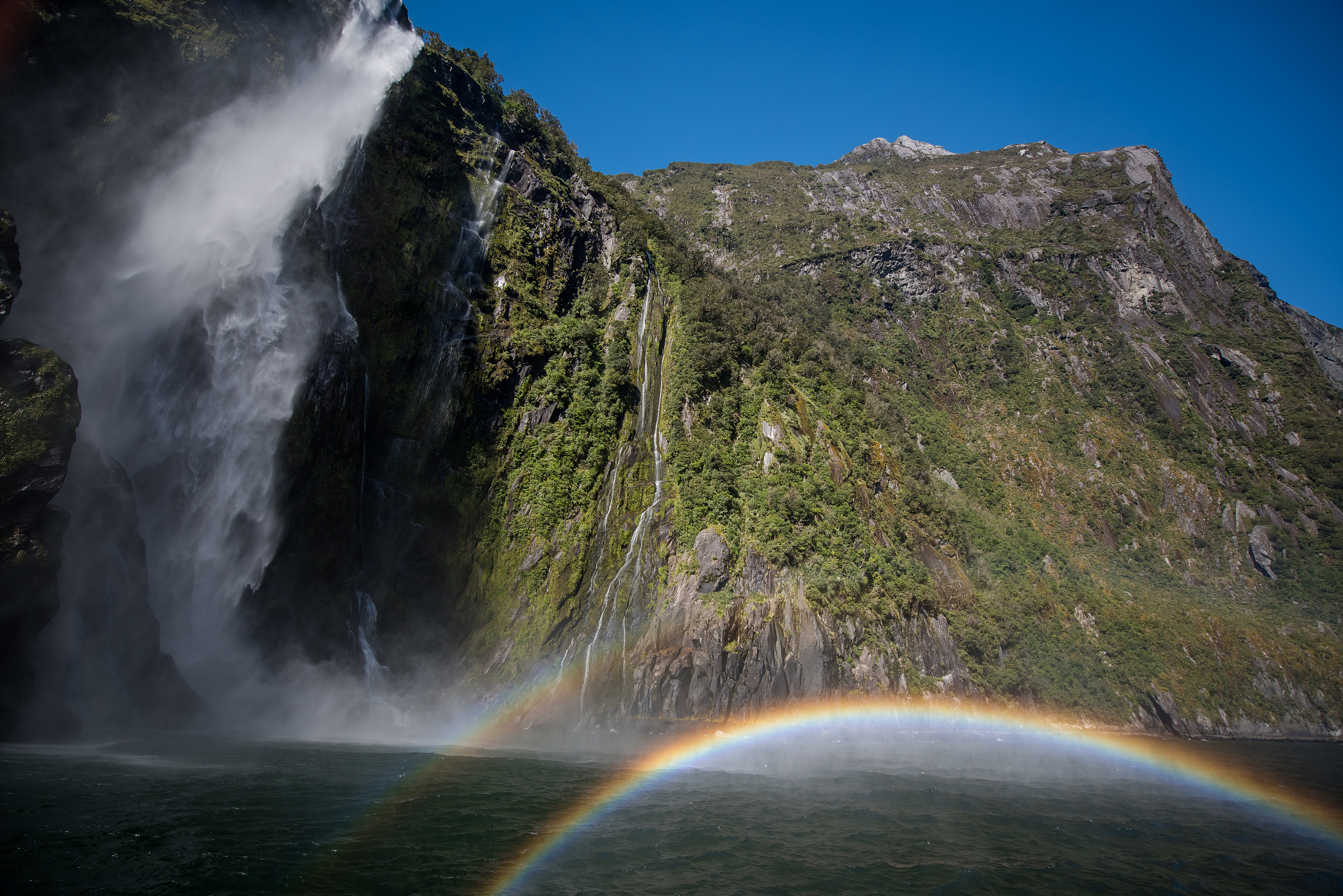 milford waterfalls rainbow
