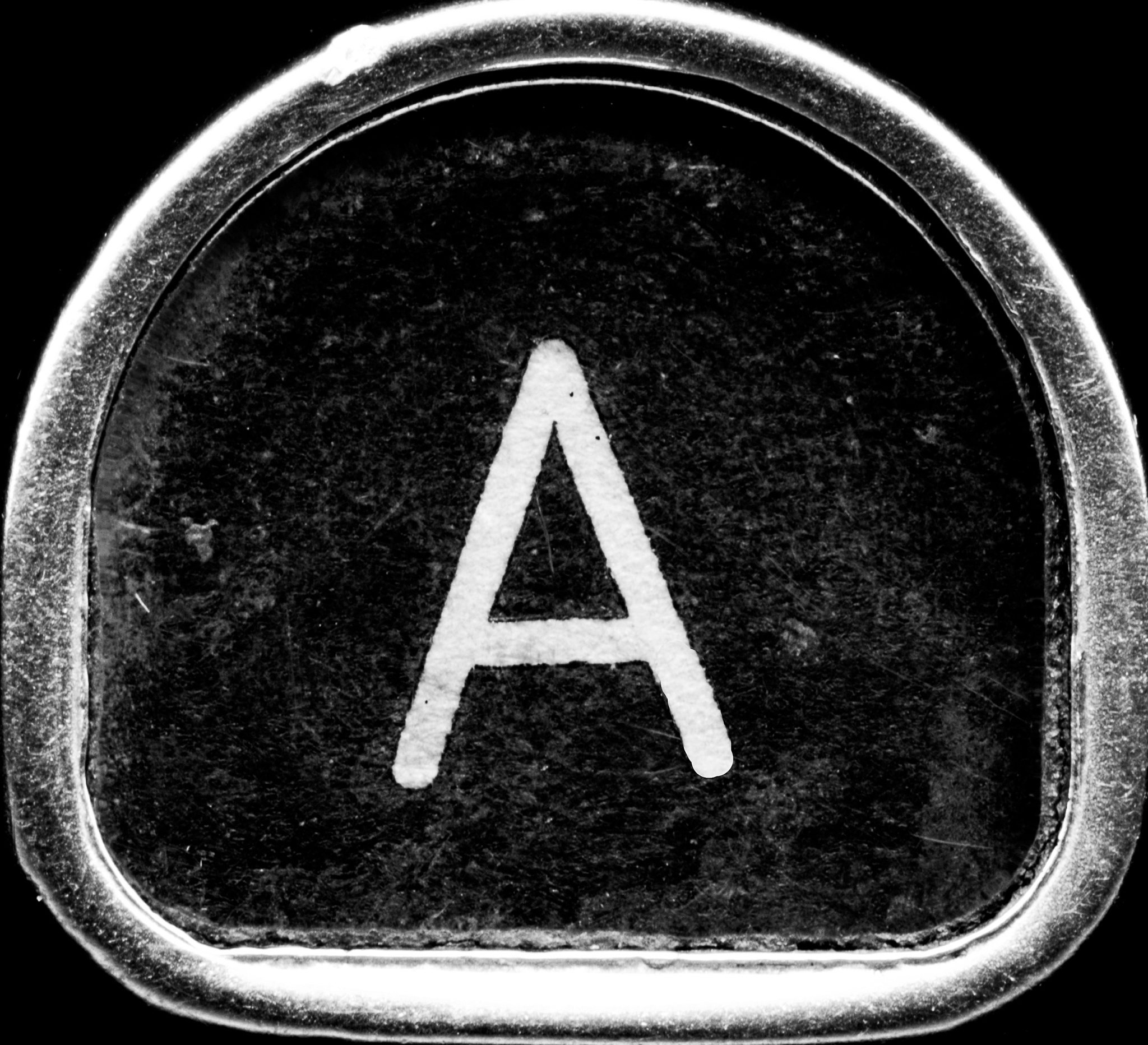 然后结合彩色图像中的灰度和幅值差异引导预测无效点的深度值在加速处理时间的同时增强了修复结果的准确度。