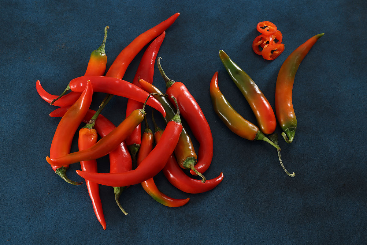 1分别配制实验样品02、04、06、08、10浓度四种有机酸苹果酸、乙酸、柠檬酸、乳酸；02、04、06、08、10浓度三种糖类物质葡萄糖、果糖、海藻糖；02、04、06、08、10浓度三种醇类物质赤藓糖醇、木糖醇、甘露醇以及辣椒红色素样品。2配制005辣椒红素溶液。将025g辣椒红素定容至500毫升容量瓶中。3取10毫升005辣椒红素溶液分别于1毫升各种浓度有机酸苹果酸、乙酸、柠檬酸、乳酸混合作