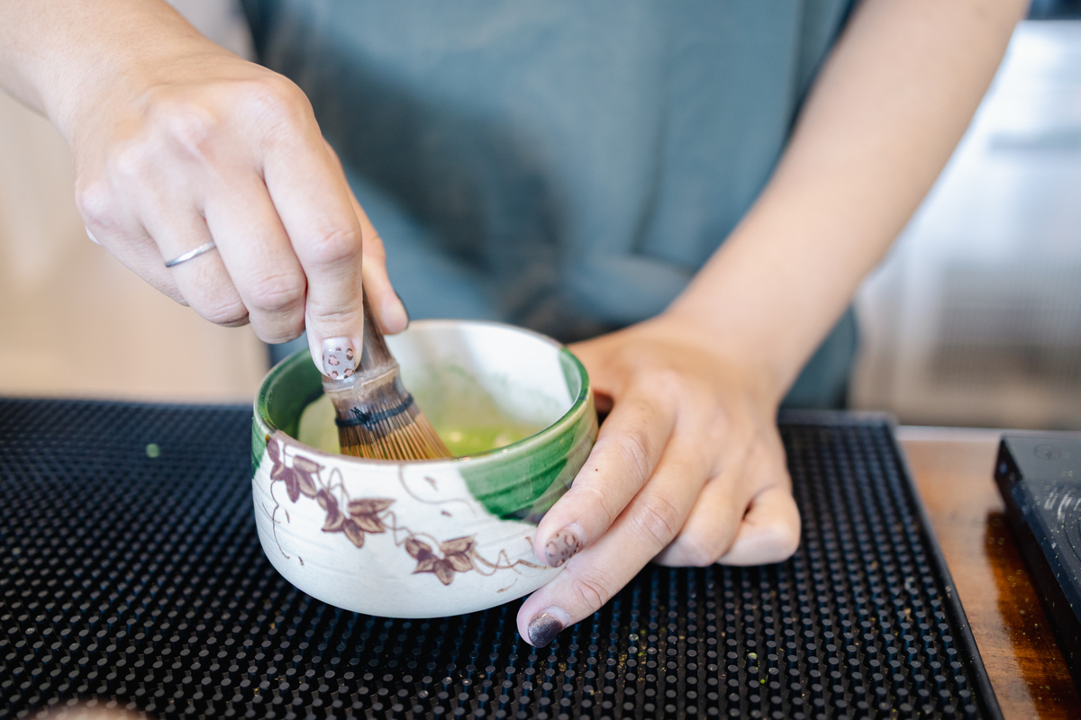 写一个关于下雨做古法推拿的文艺文案 写一个关于下雨做古法推拿的文艺文案
