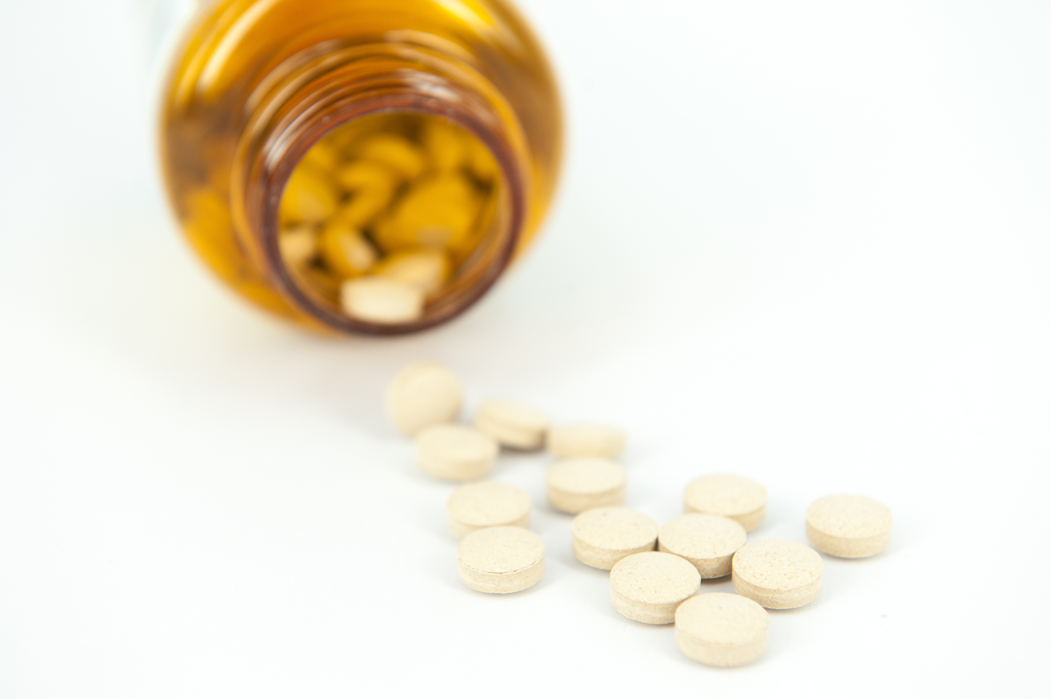 14	双乙酰对啤酒有何影响？降低双乙酰加速啤酒成熟的主要措施有哪些？为什么采取这些措施？