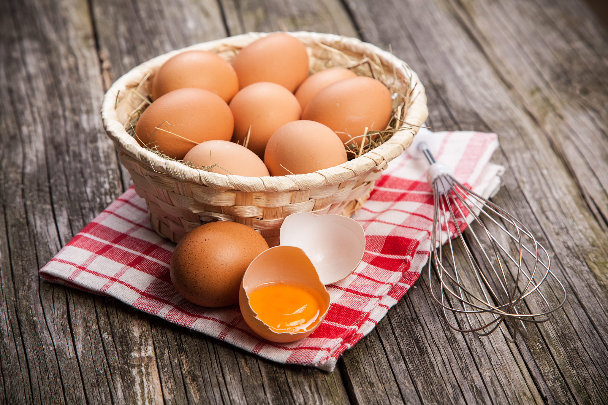 fresh organic eggs