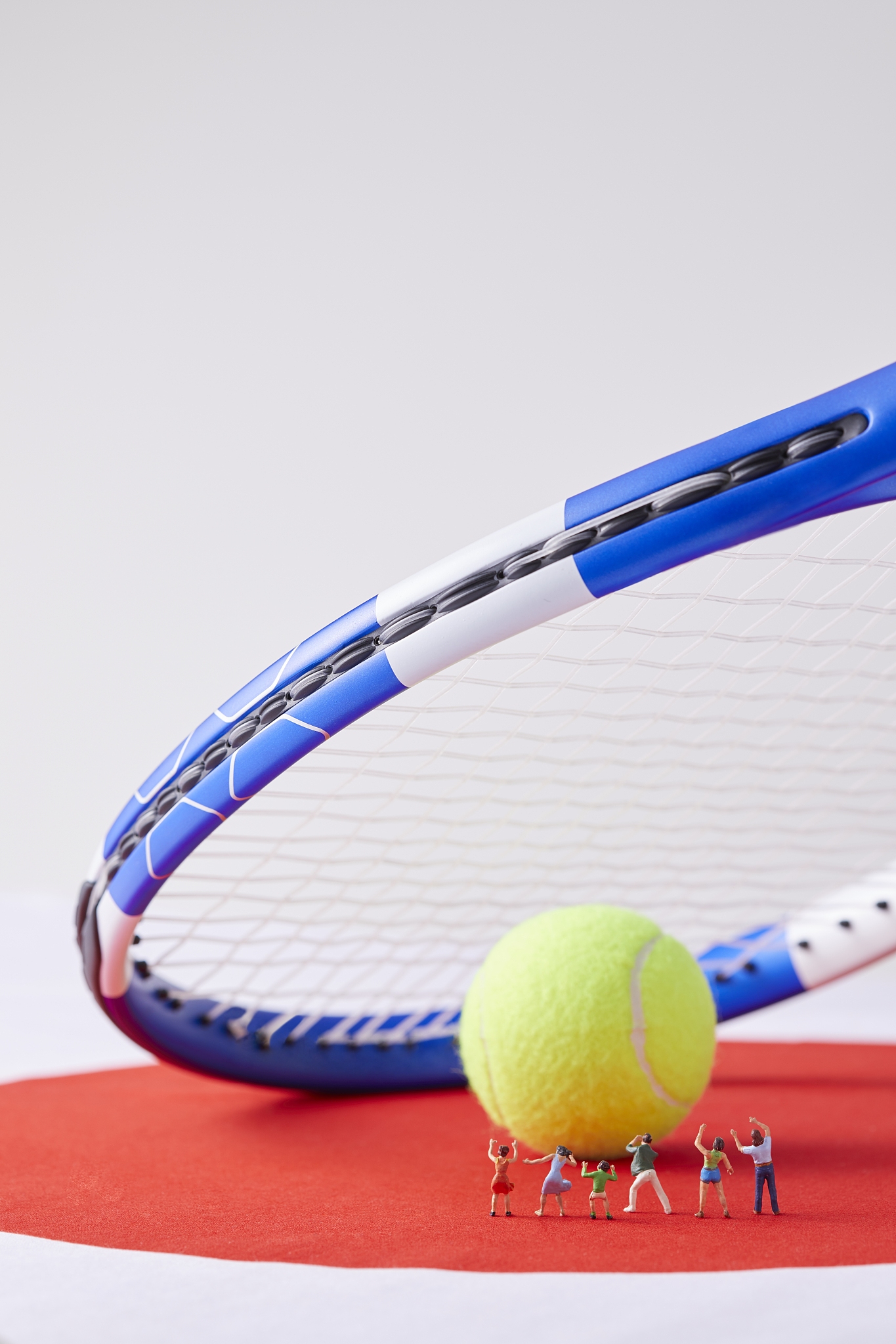 tennis string have lowest launch angle, give 10 strings