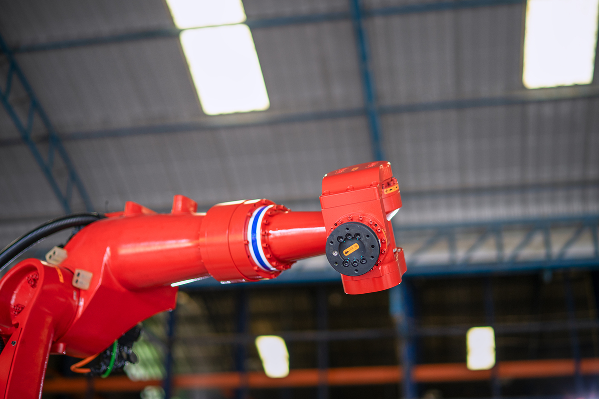 根据下面内容丰富一下我的工作总结并添加一下未来规划在过去的工作中我参与了四个项目的工作分别是焊接机器人工装标定、煤科院钻探机器人标定、新扬材料工装复位和天成电科工业机器人旋转精度标定。在焊接机器人工装标定项目中我通过激光跟踪仪完成了机器人、行车和工装表面在同一坐标系下的位置关系的测量并成功完成了工作目标。在工作过程中我遇到了一些困难例如如何进行模型拟合和激光跟踪转站测量等问题。但在管越老师的指导下