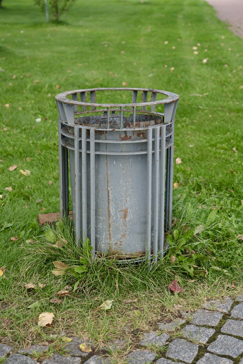 创意户外垃圾桶：城市景观新风尚，简约设计，高端质感，引领潮流！