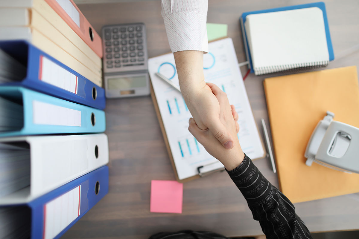 桌面文件夹隐藏后怎么显示