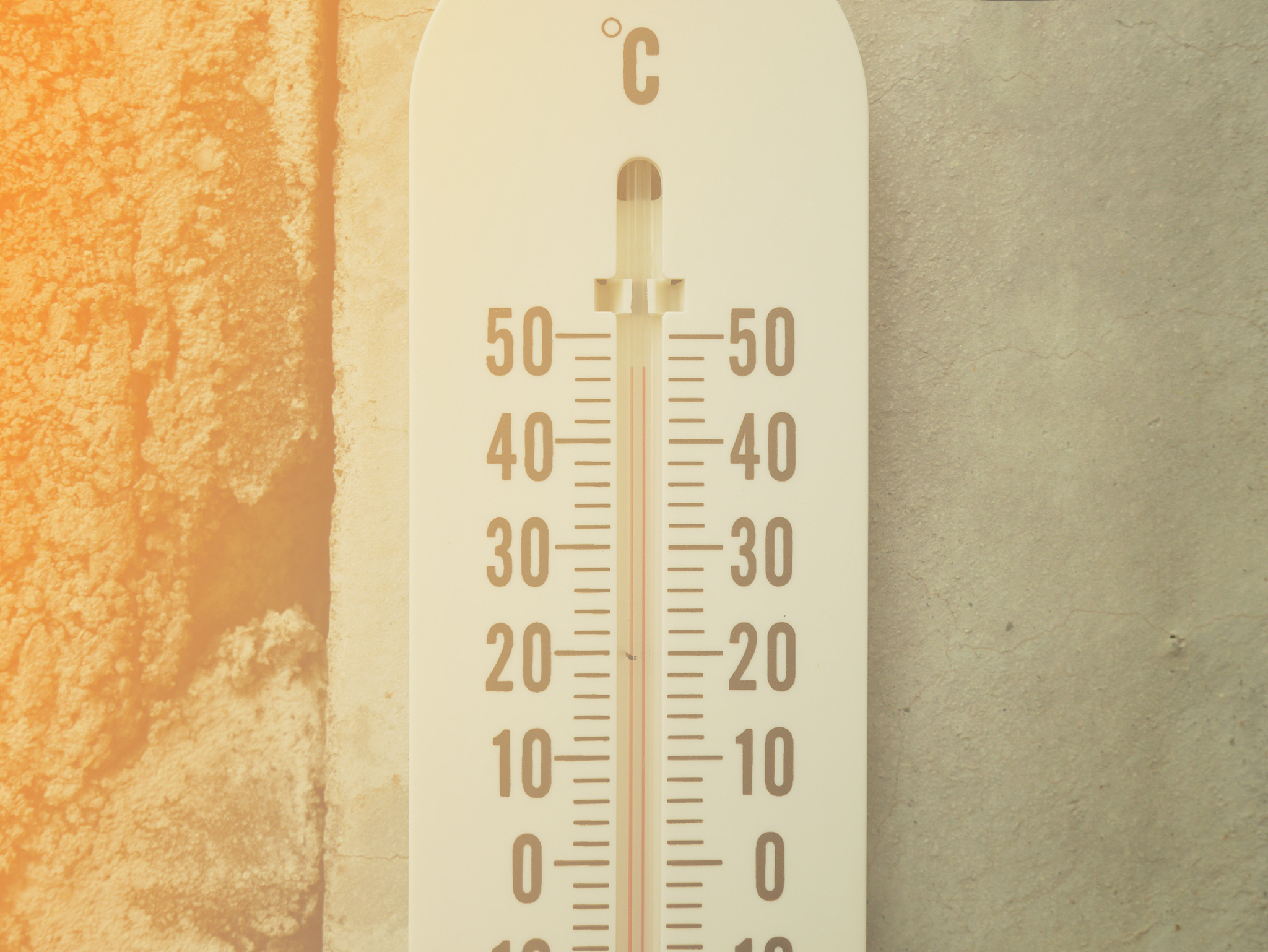 一个02m³空间外部空气温度30℃内部温度1500摄氏度内部隔热传热系数045wmk求外部温度