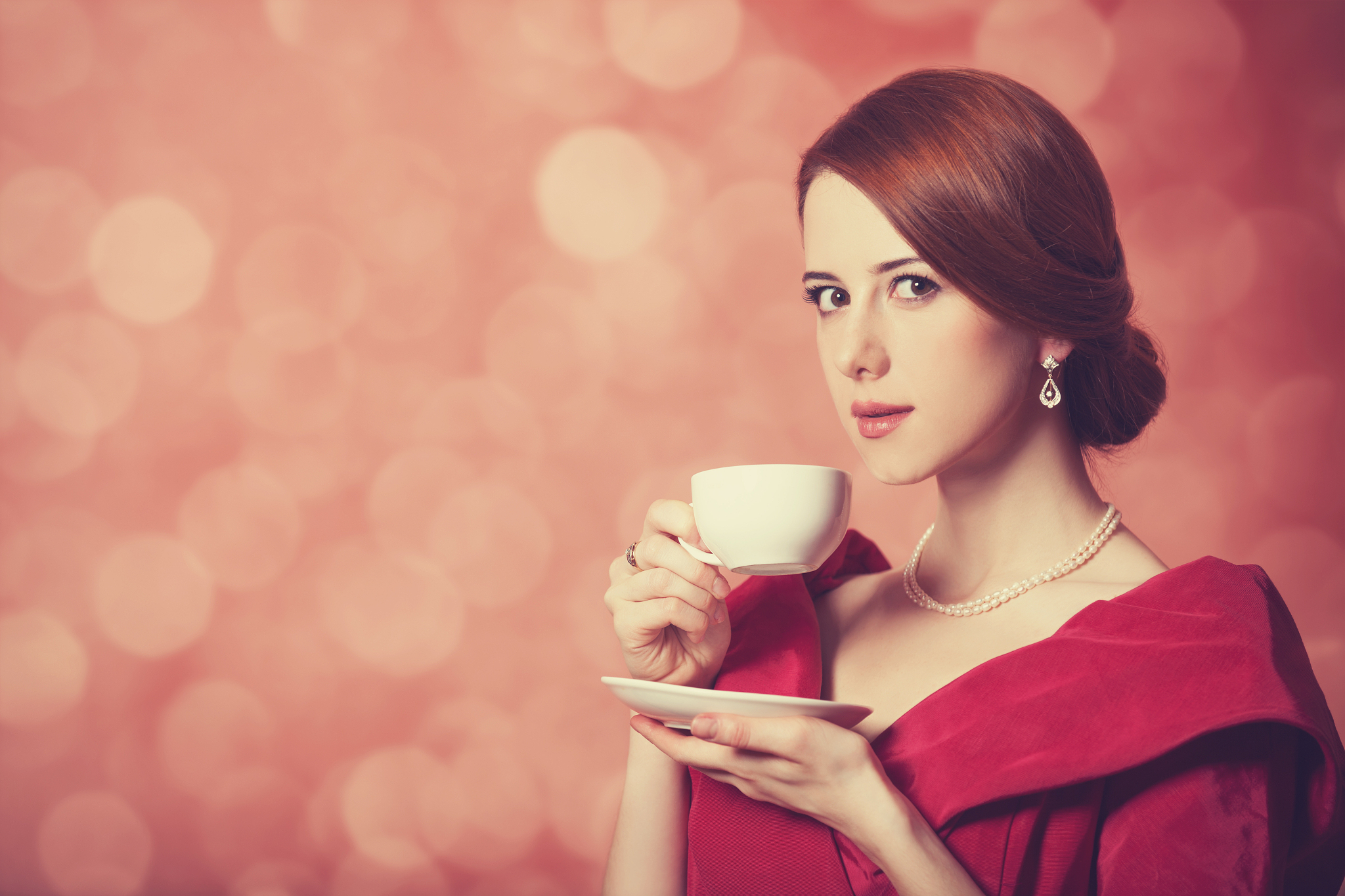 beautyful redhead women with cup of tea.