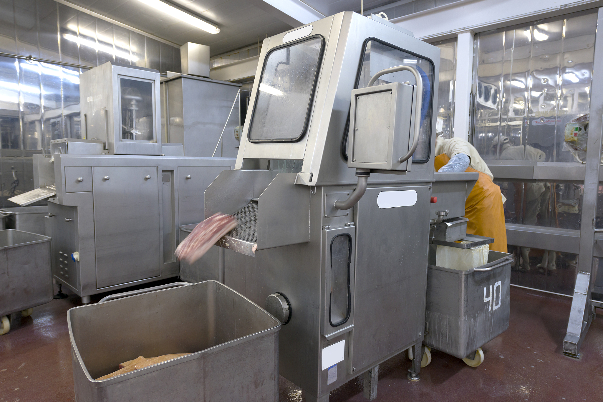 腊味厂房设备有哪些？一文详解腌制、熏制、包装等设备