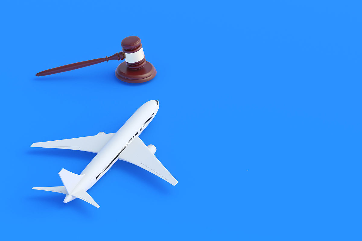 报考法律类院校: 利弊分析及就业前景