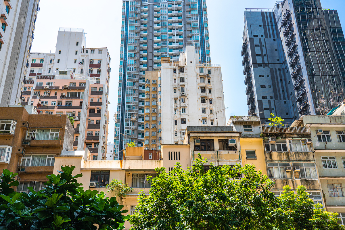 #罗湖水贝商圈一手住宅独树阳光里花园59万平米洪湖公园旁38米开间大客厅配套王10分钟内地铁商业学校公园医疗配套齐全。写一个文案突出房源的优势卖点