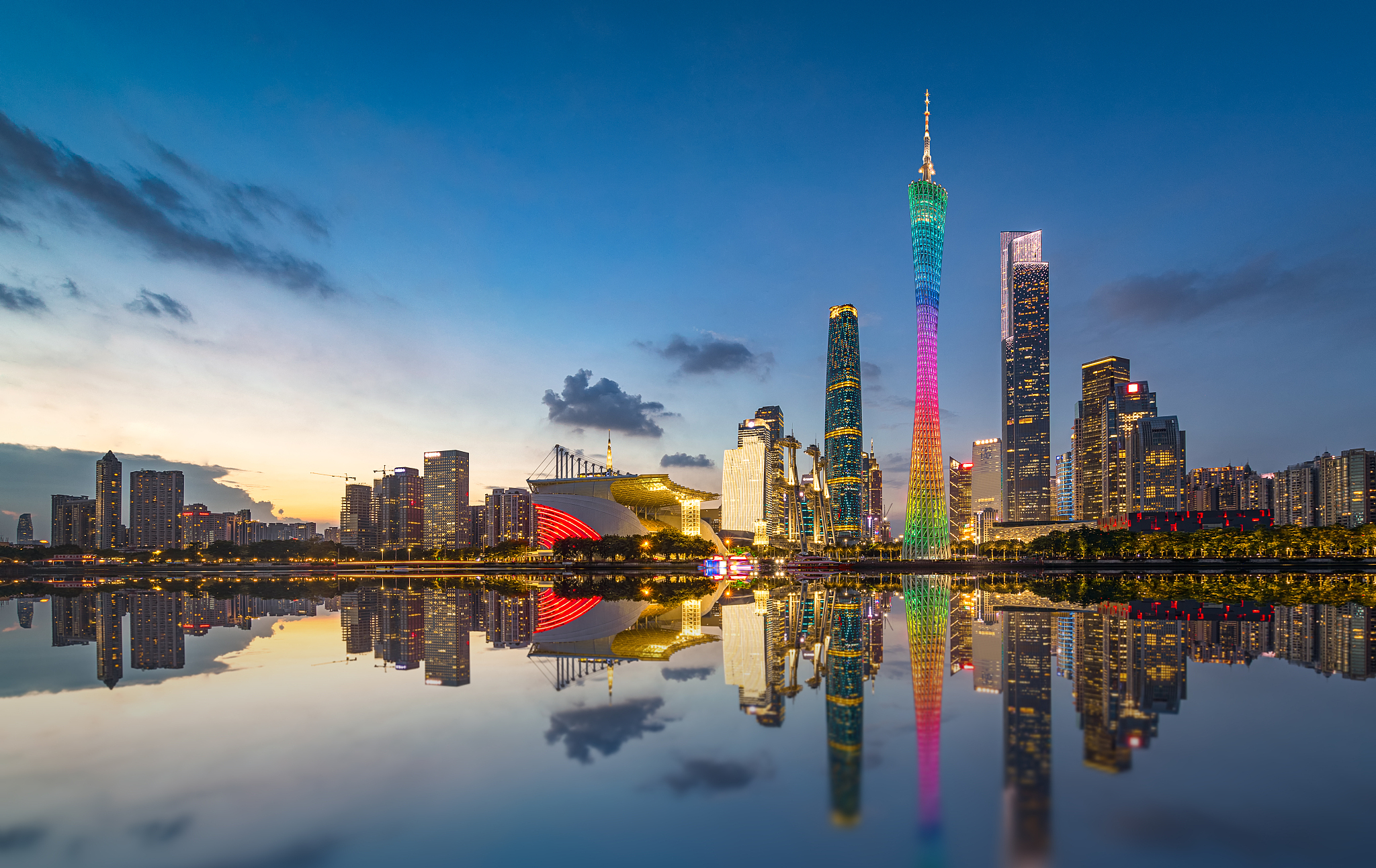 夜景灯光广州城市天际线市中心珠江新城中轴线经济商务金融建筑