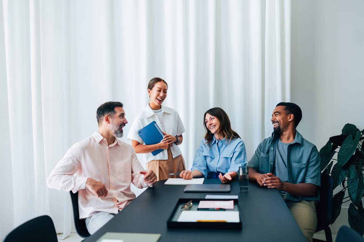 别再说“不要和同事做朋友”！这样做你可能会错过很多...