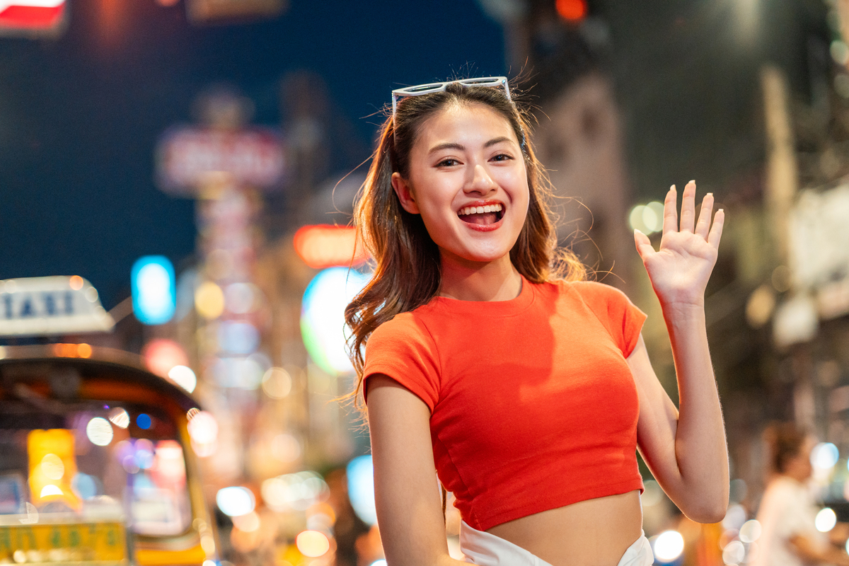 嘉然：人气网络主播和博主，分享美食、生活、旅游