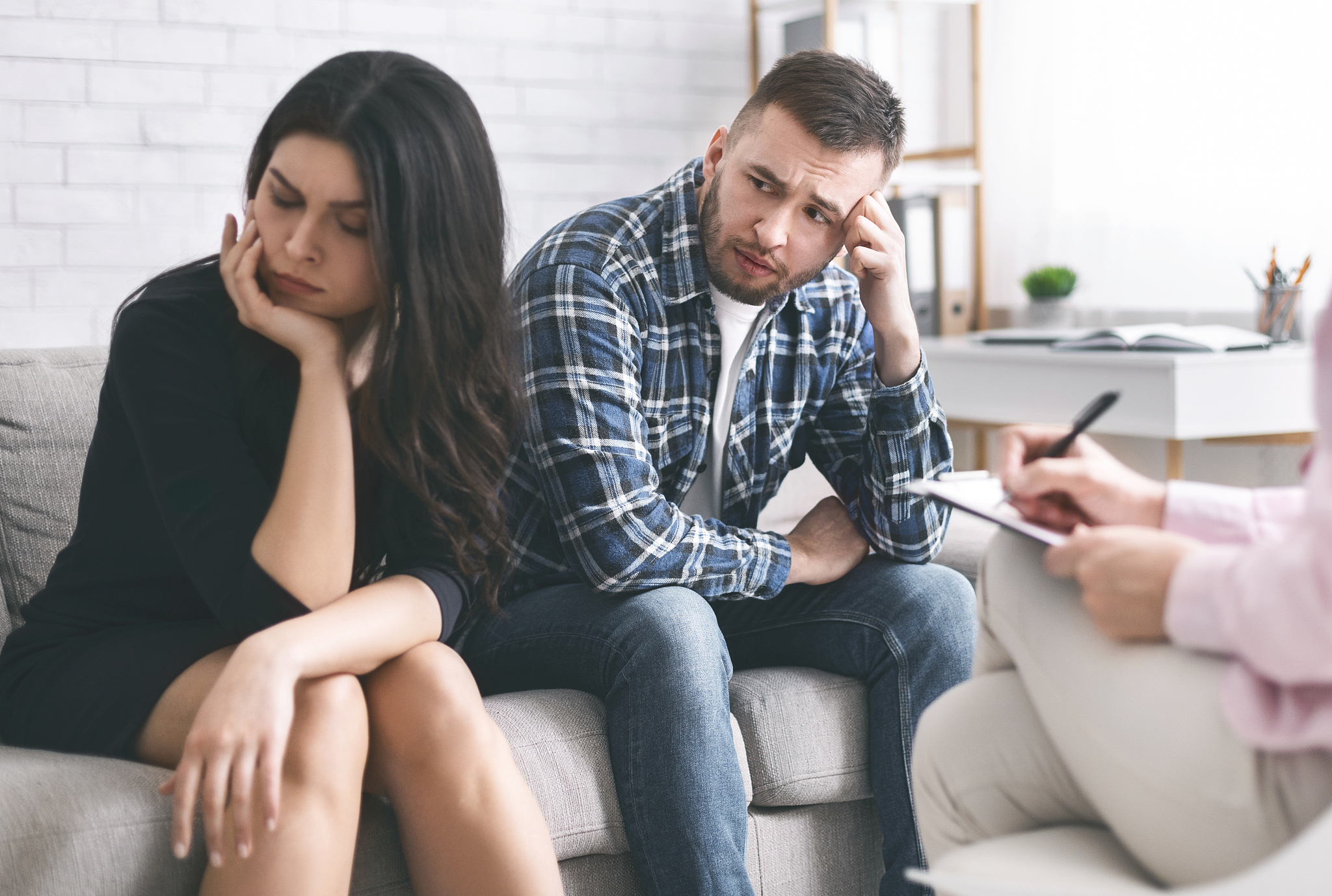 upset spouses at marital consultation with therapist
