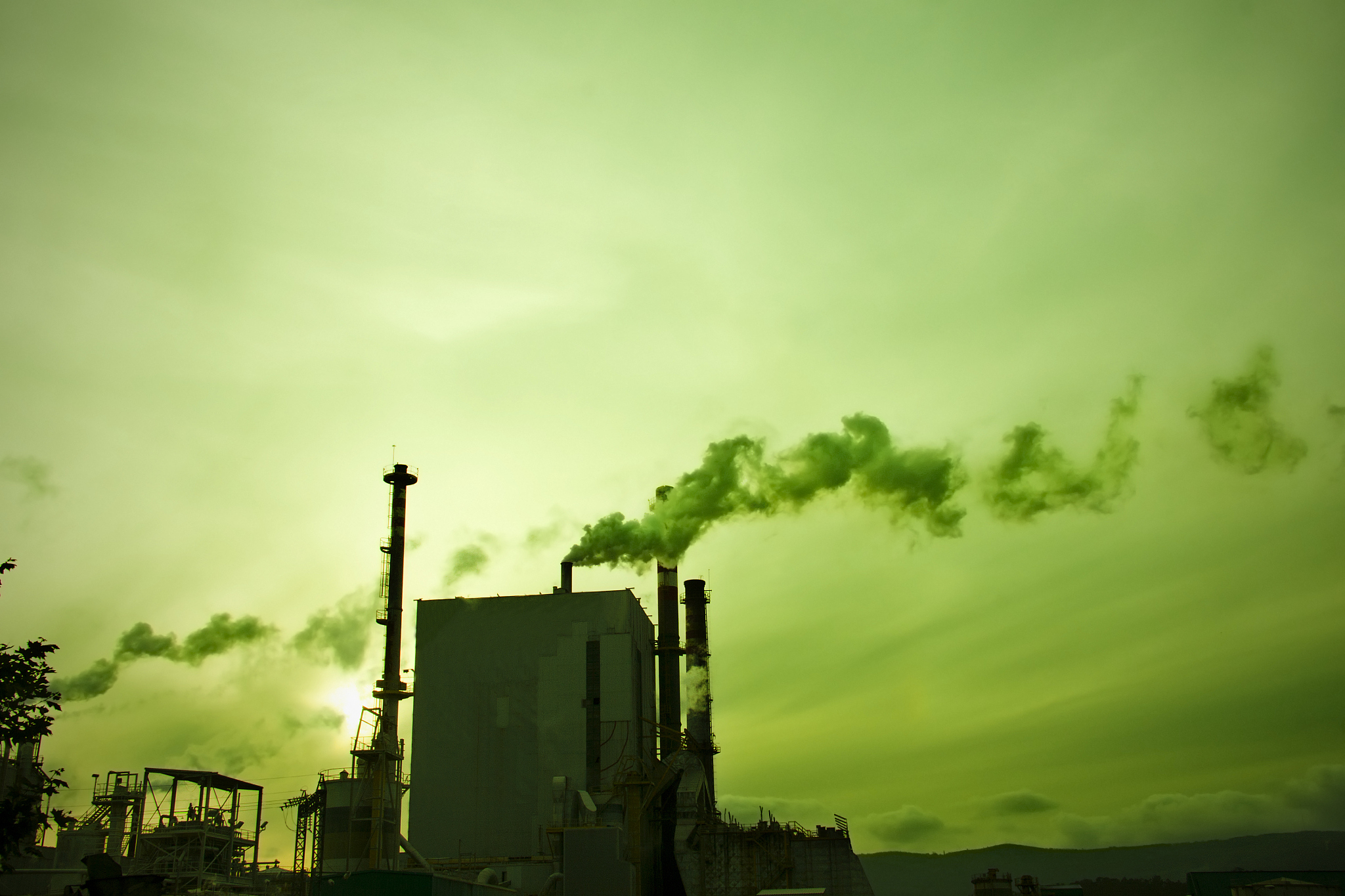 现代生活环境大气污染的特点与对策：从源头到治理