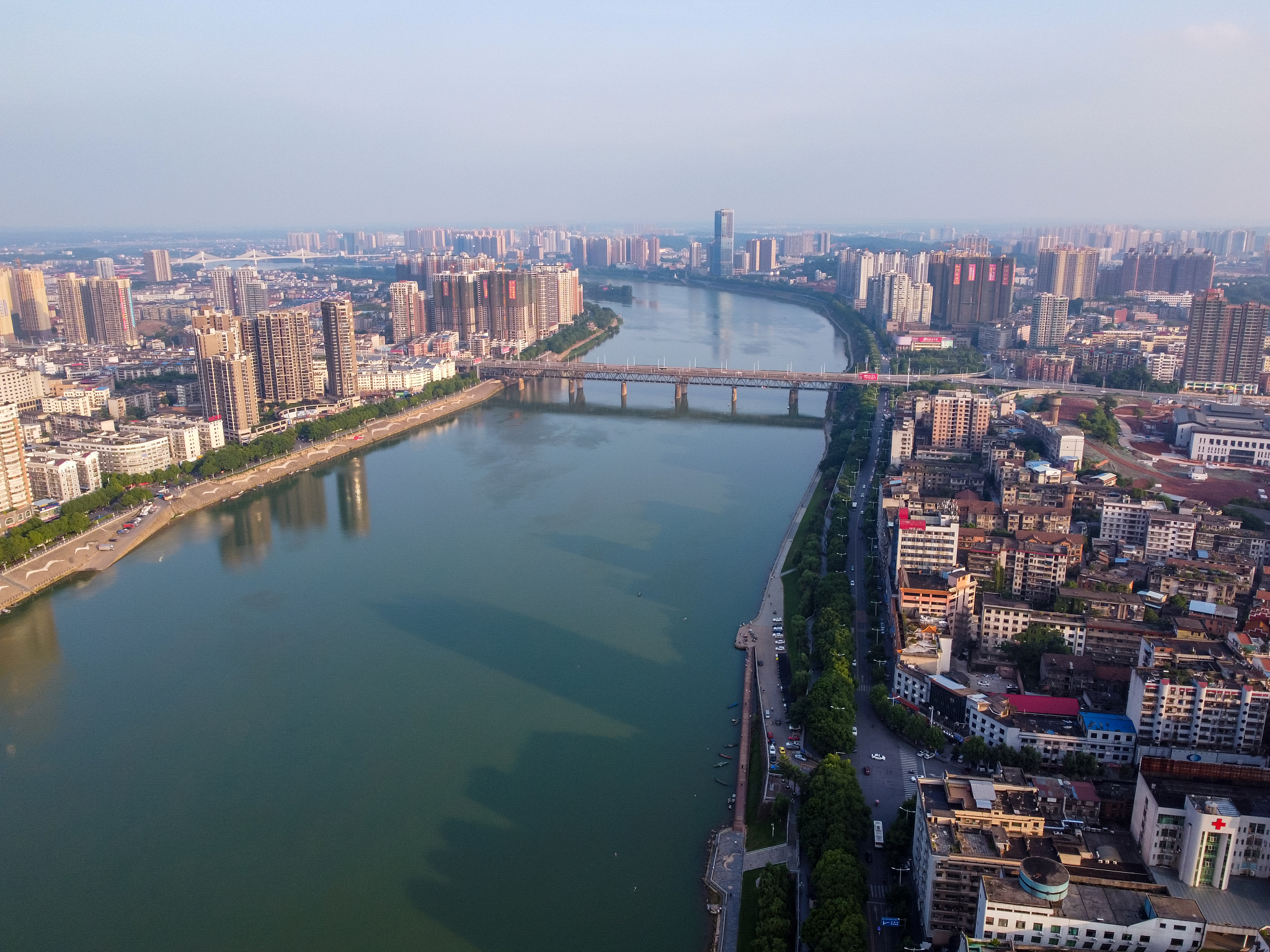 航拍视角,湖南衡阳城市风光,湘江风光