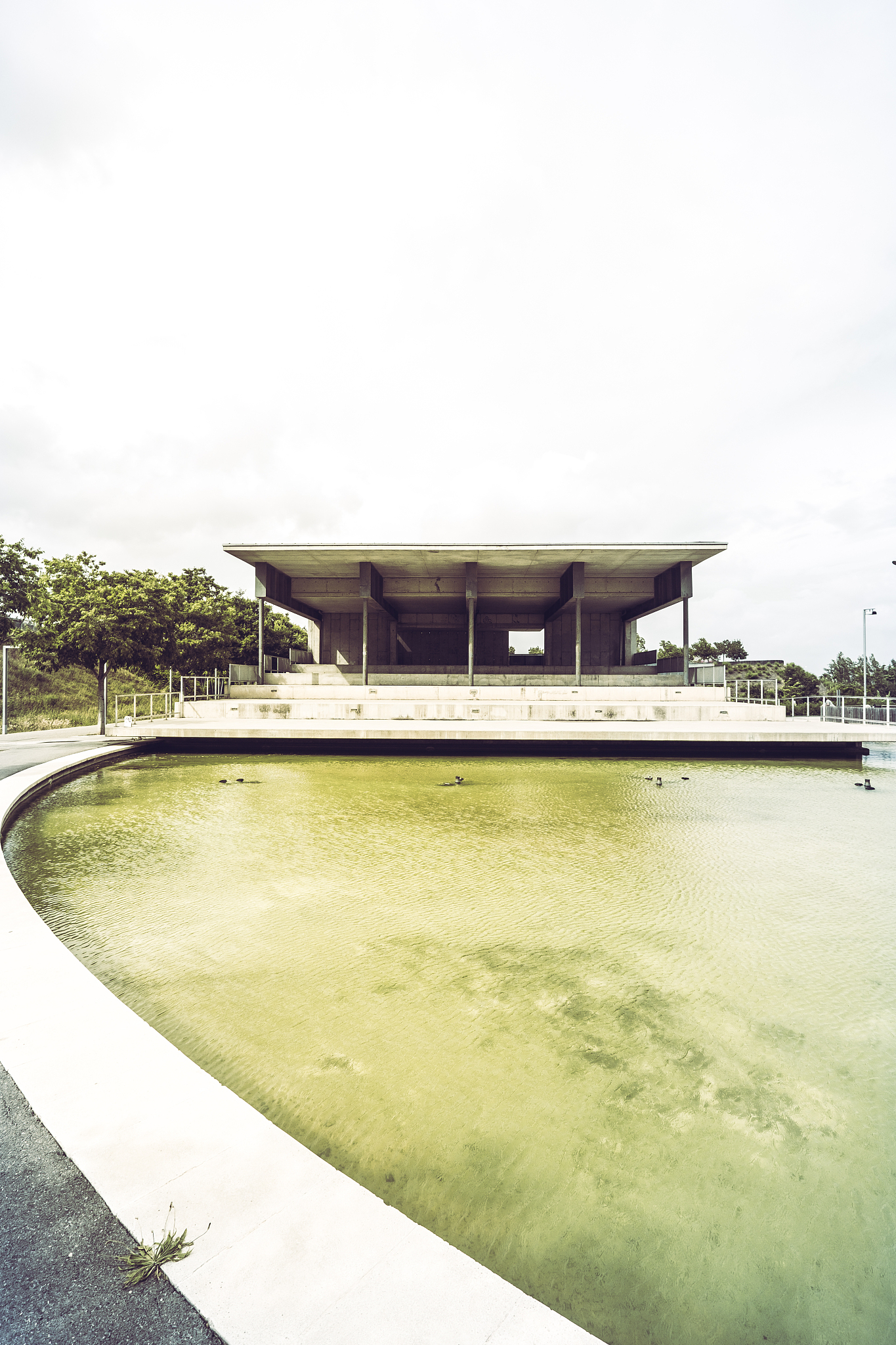 写英文企划书引言1 Promote cultural exchanges and cooperation Through in-depth research on the architectural culture of different countries we can enhance cultural exchanges and cooperation between countries p