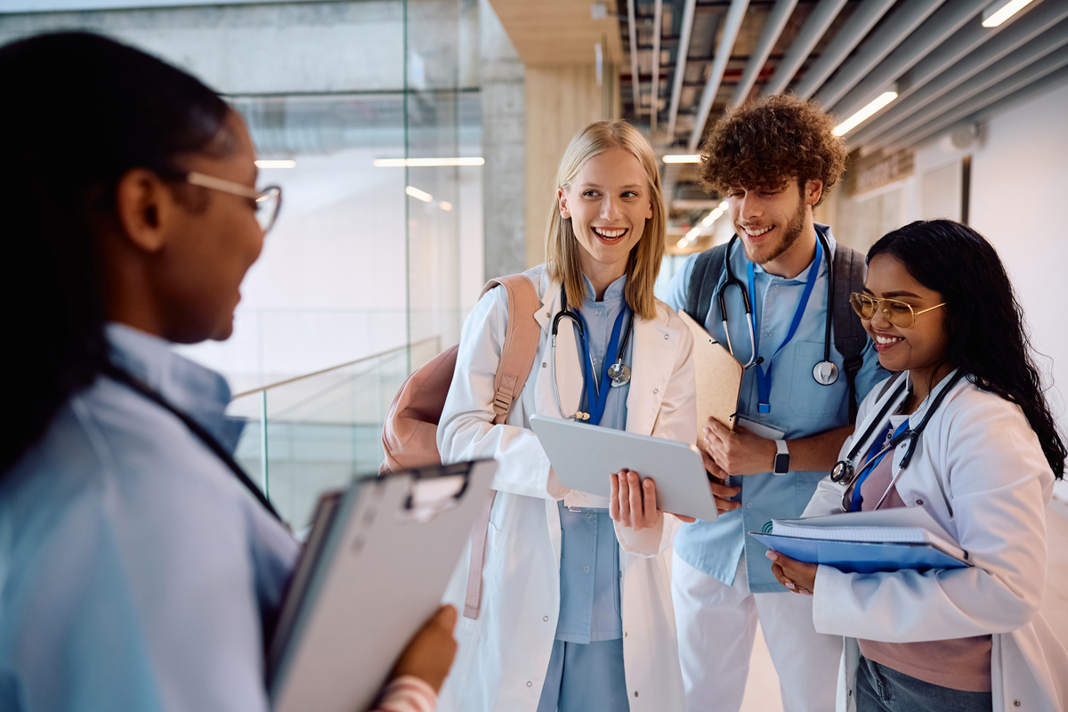 请写一篇大二的医学生学业生涯规划书