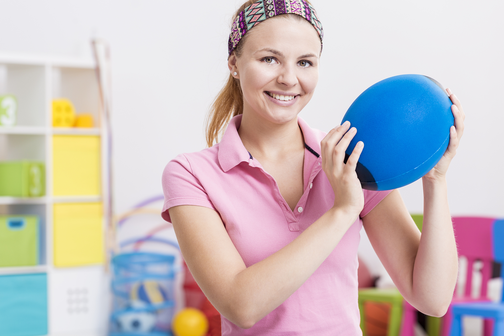 physiotherapist holding ball