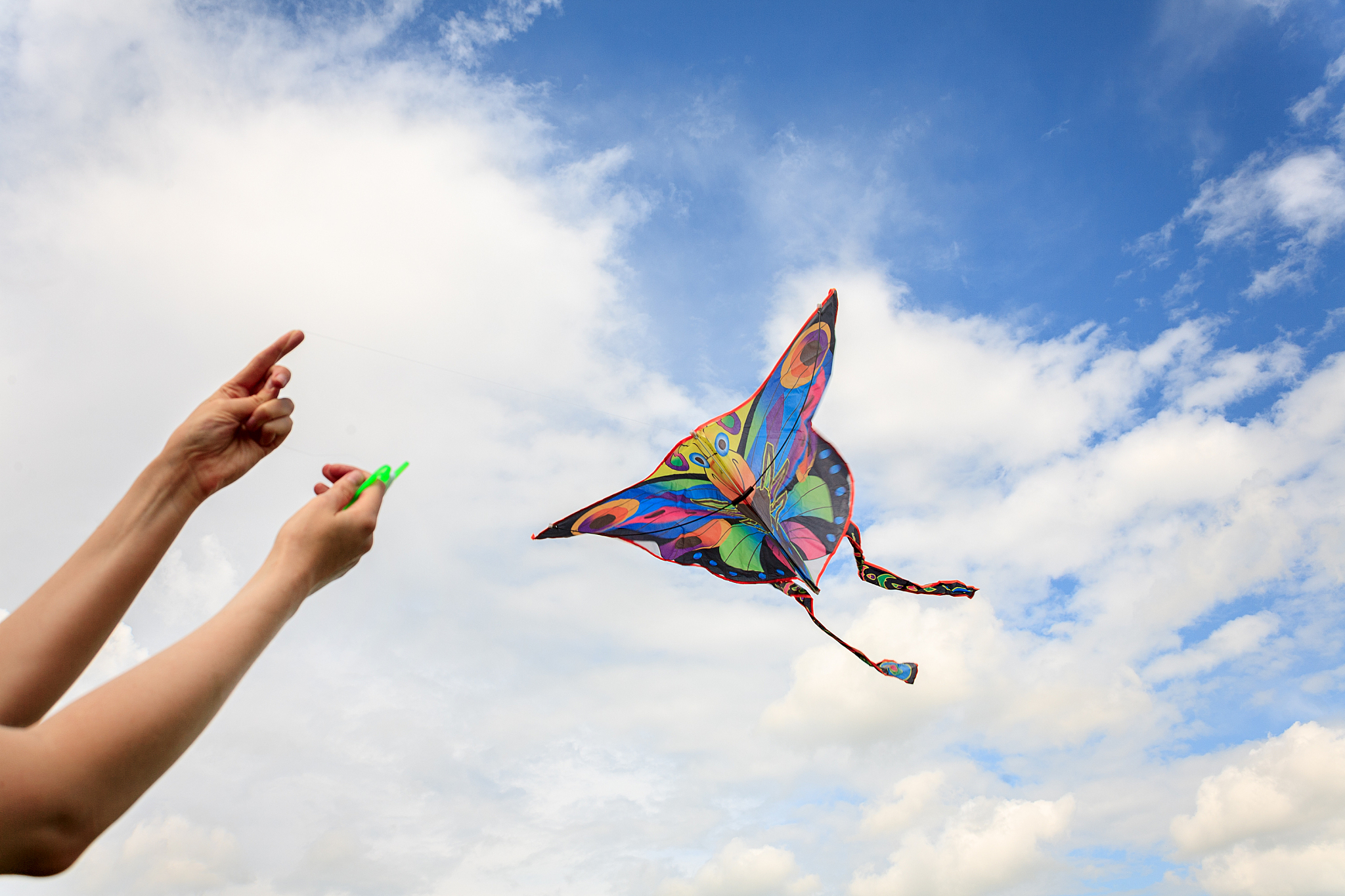 kite in hand against the blue sky in summer, flying kite launchi