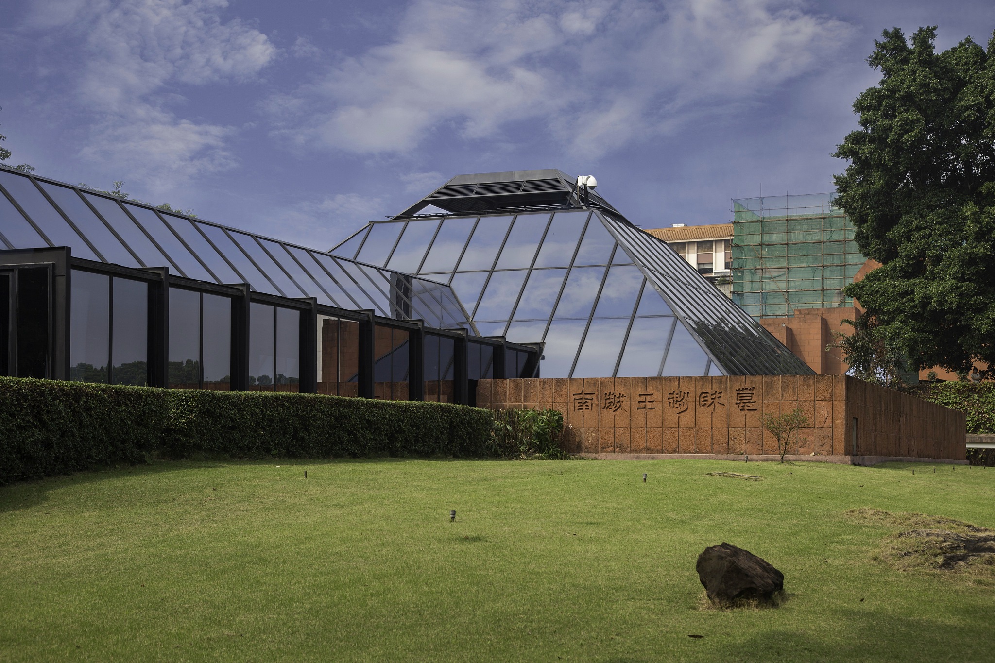 请不少于800汉字的博客文章语言要幽默风趣不要和网上的文章有重复。主题是：盗墓笔记整个故事脉络盗墓笔记故事线梳理