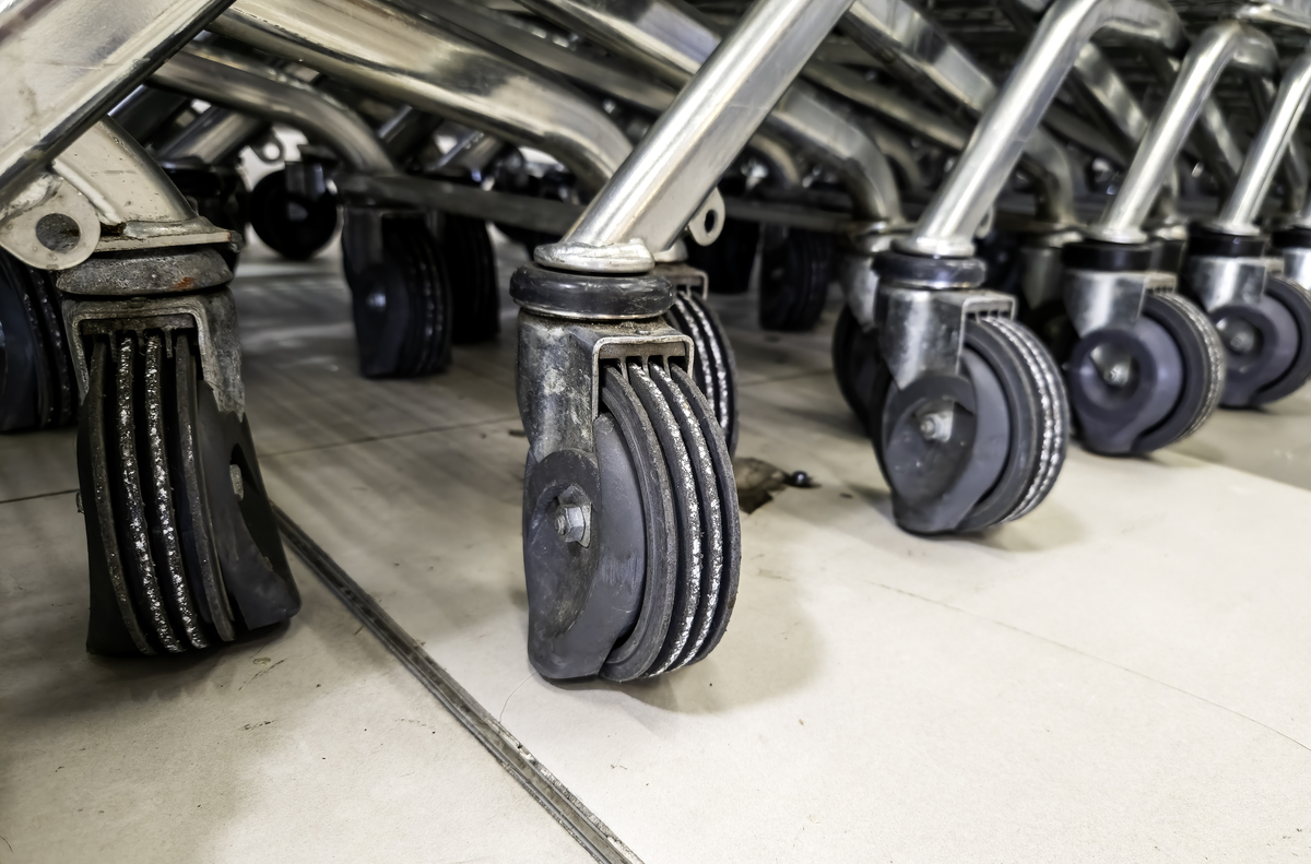 从车轮装配工艺材料等方面提出结构改进或优化方案