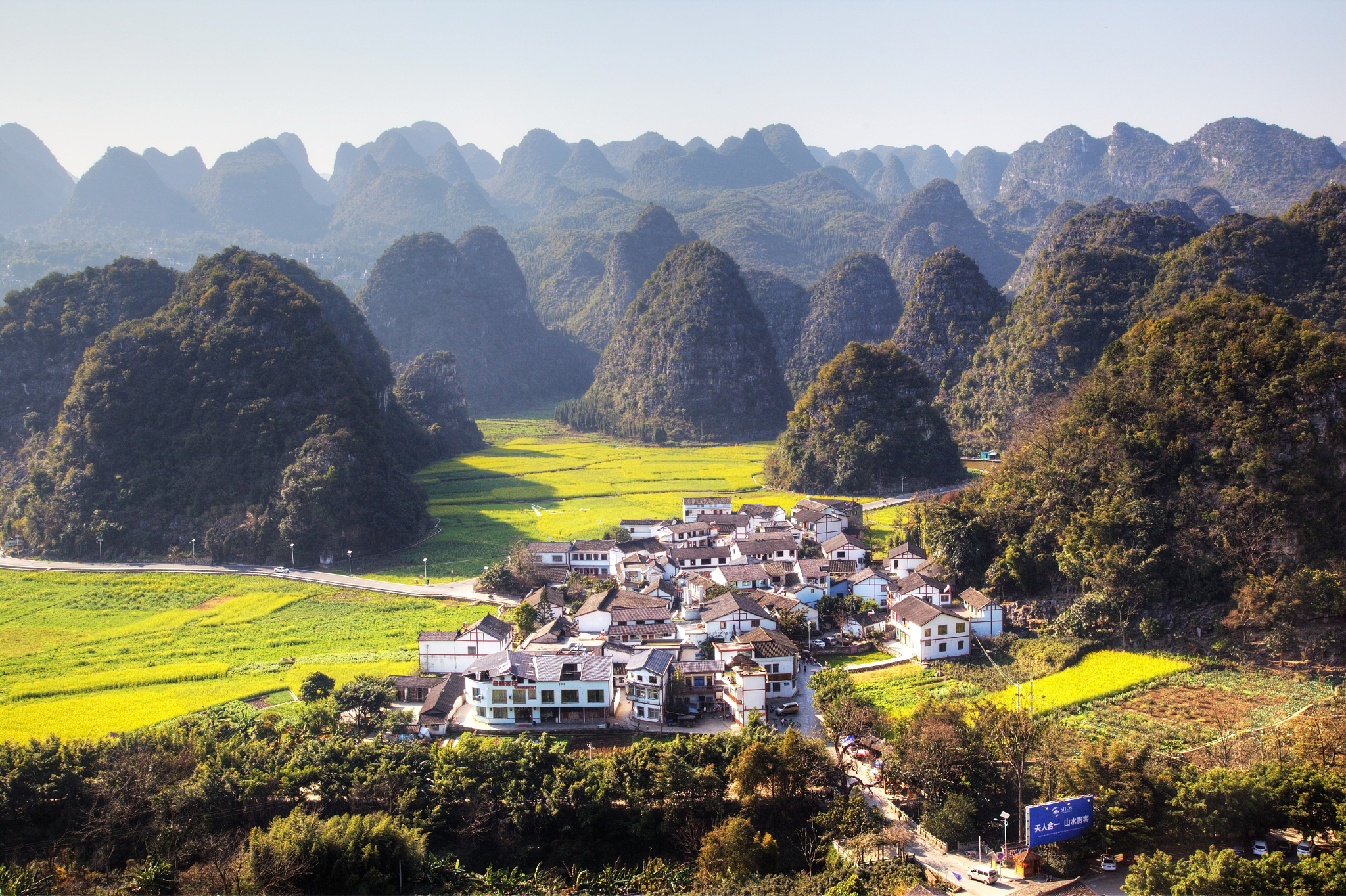 贵州旅游攻略：自然奇观、文化魅力、美食体验