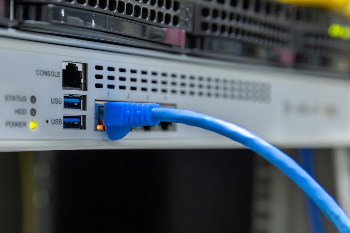 网线口左边亮代表什么