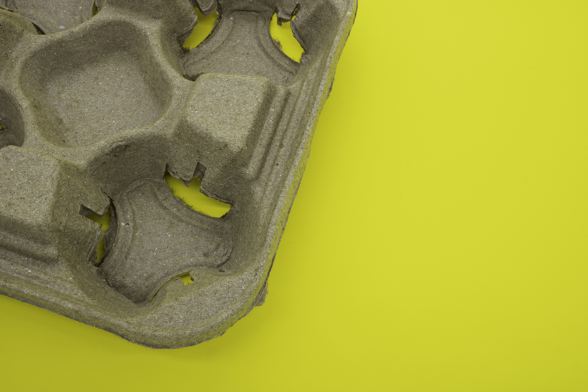 根据以下资料使用自媒体作者的口吻写篇1000字影片观后点评文章需和读者互动带标题2022年日本动画片《镜之孤城》 主人公是在学校没有立足之地把自己关在家里的中学生·Kokoro有一天房间里的镜子突然发光了Kokoro像被吸入了一样穿过镜子发现前方有一座像城堡一样的不可思议的建筑物里面聚集着和Kokoro有着相似遭遇的7个人。城堡里隐藏着秘密的钥匙找到了那个钥匙的人什么愿望都能实现。