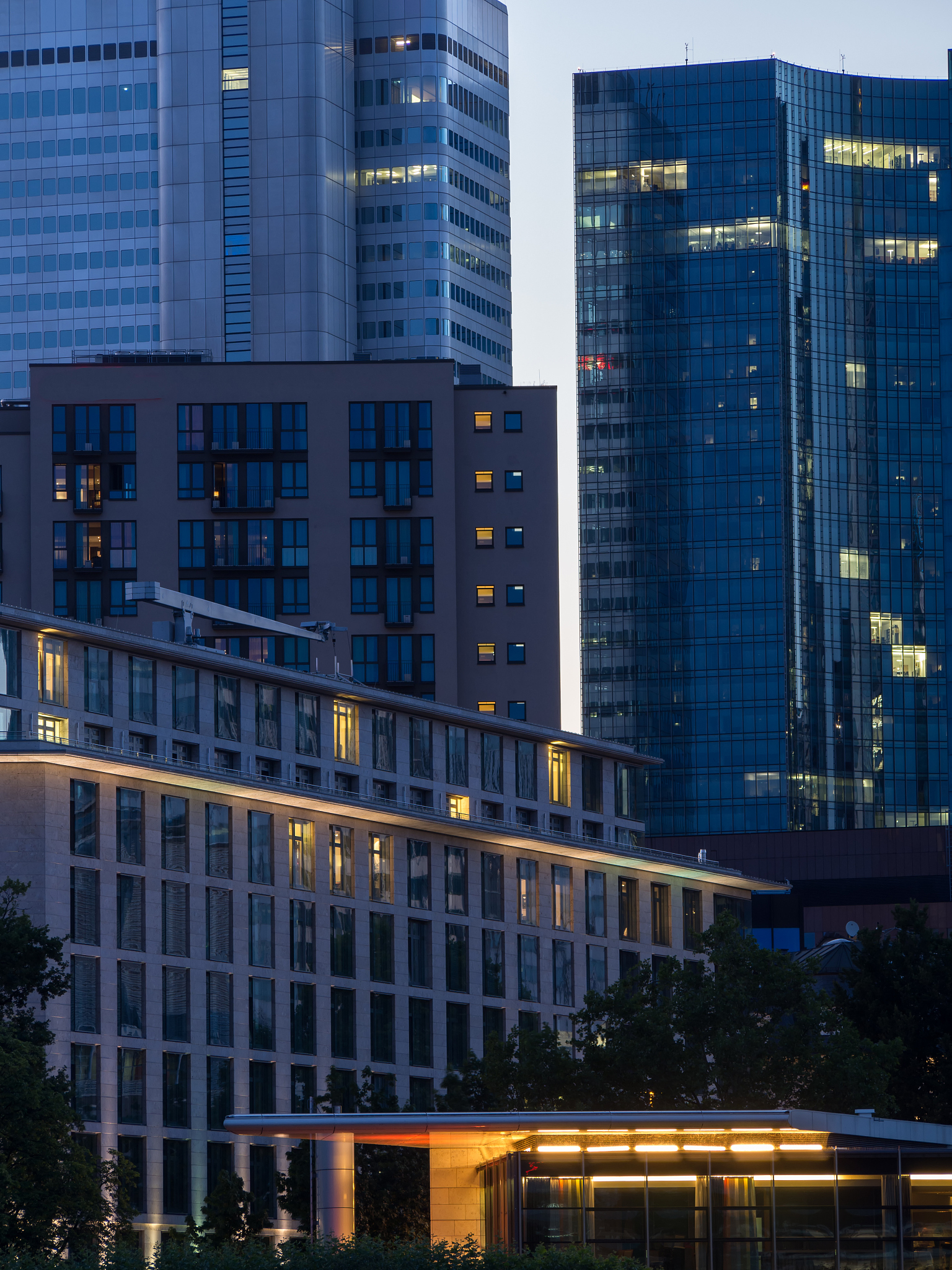 You need to write several paragraphs to identify eaknesses of The Ritz-Carlton Hotel Shanghai Pudong’s service delivery and issues relating to its quality management The total should be about 400 word