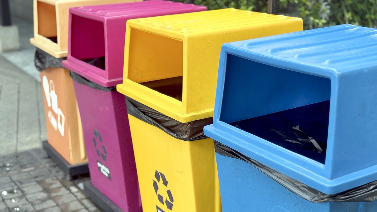 户外分类高档垃圾桶独特造型显魅力风采城市角落中默默贡献济南创高研发创新设计制造致力于专注用心打造高品质品牌匠心工艺打造户外环保城市环境的文案