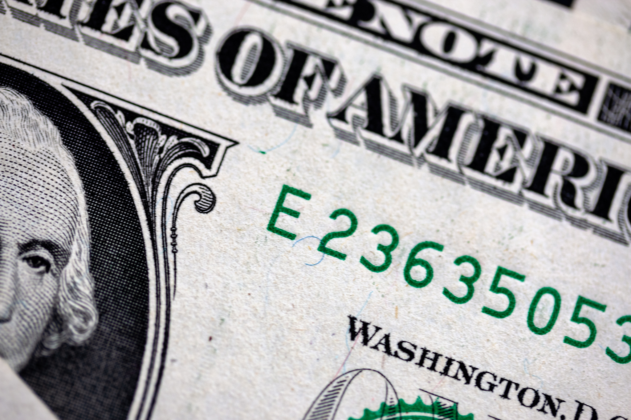 美国政府财政刺激计划：直接现金支付、失业救济和基建投资