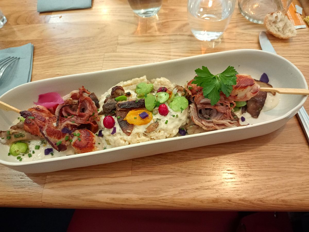 有一次我禁不住问他老班长你为什么不吃鱼呀改为转述句