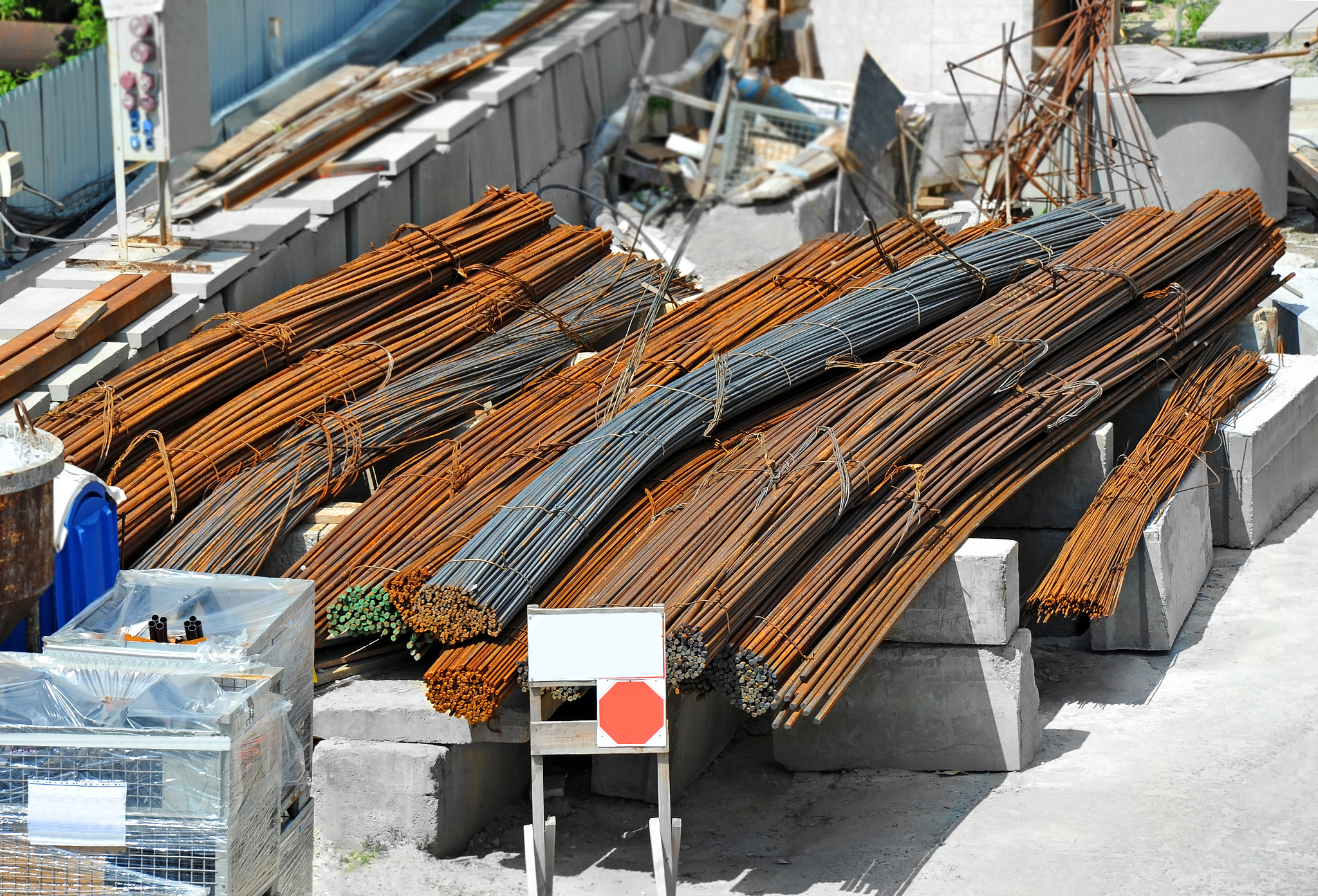 根据这段今天学习《福建省建筑工程文件管理规程》施工分册原以为一个工程只要把该建的建好就可以了没想到还有这么复杂的文件管理程序！在学习《福建省建筑工程文件管理规程》的过程中我大体了解了一些关于建筑工程文件管理方面的知识。 建筑工程所需要的文件大体上有：①建筑工程质量控制资料②建筑工程安全与功能检测资料③建筑工程施工准备文件④建筑工程竣工文件。 工作内容 写一下今日重要事项要求不多于20字