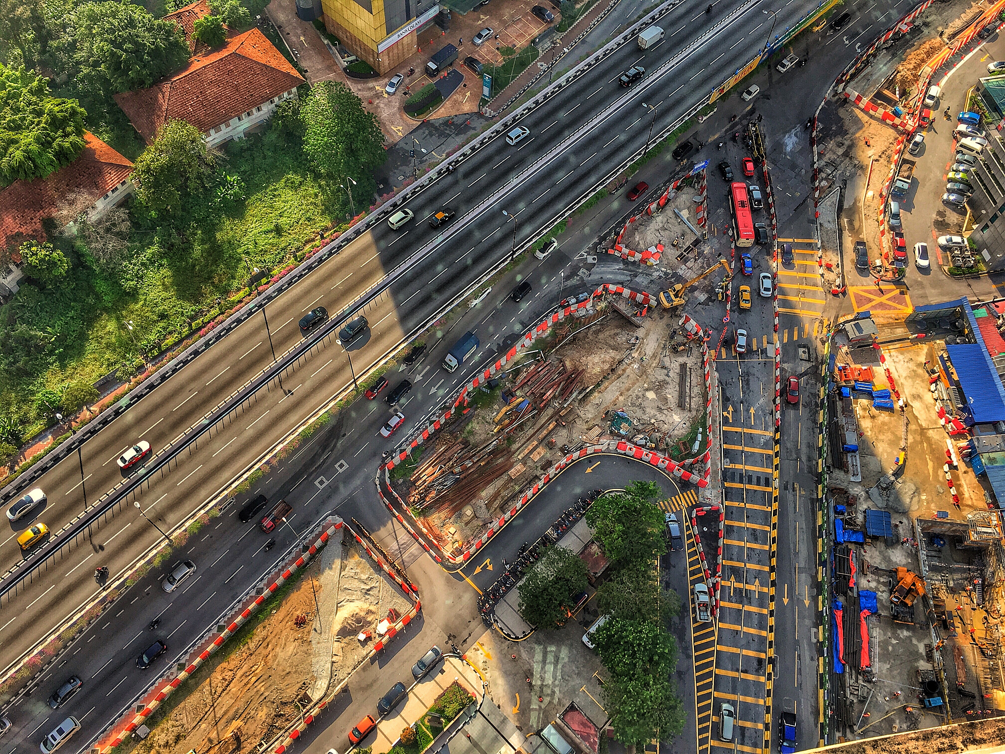 梧州巴黎春天对出至两广加油站路段道路